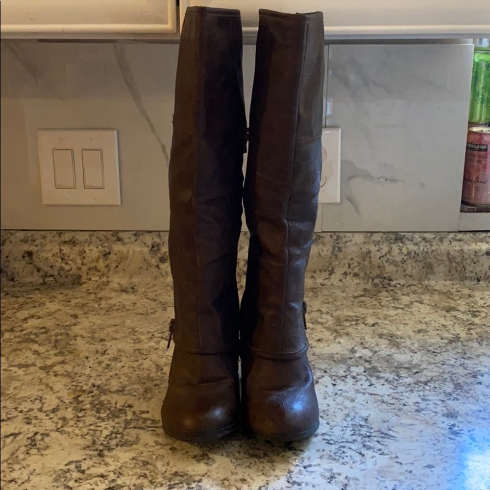 Knee high heeled boots